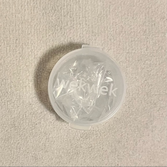 Green Flower Nose Ring Small Thin - Picture 4 of 4